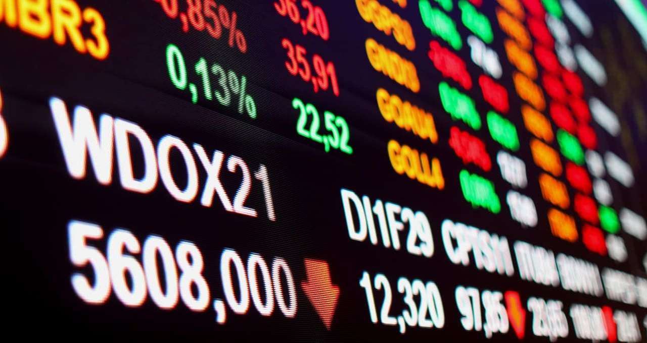Ibovespa fecha em alta impulsionado pelo exterior e Vale